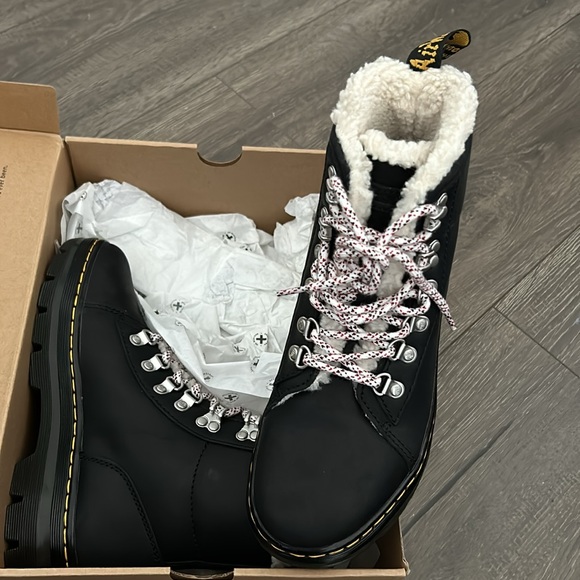 WOMENS DR MARTENS COMBS WYOMING BOOT - Picture 5 of 10